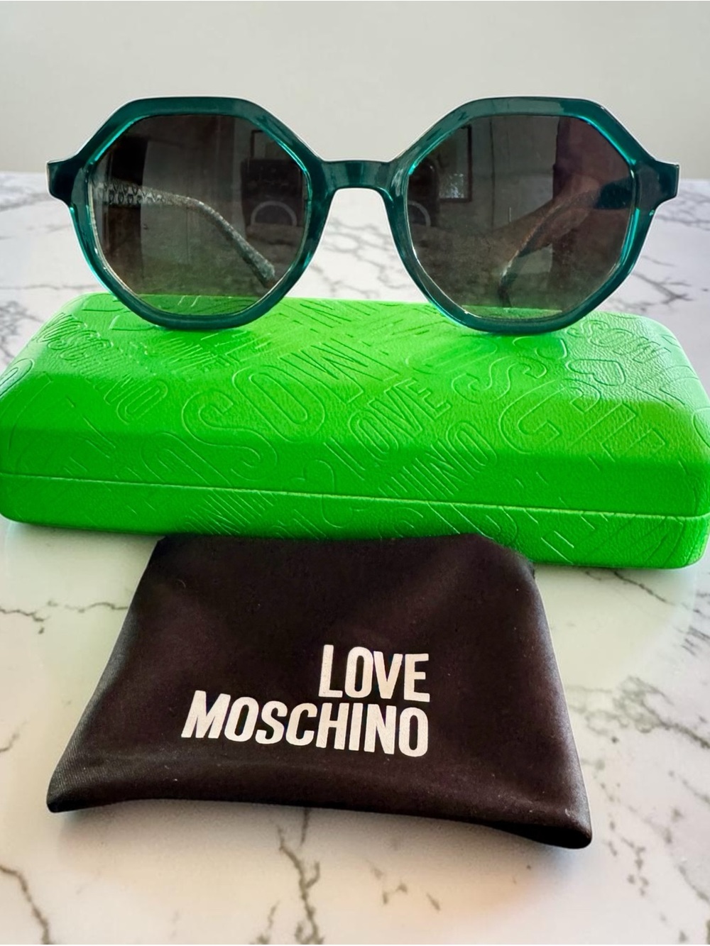 Brand New Moschino Green, Round Oversized Sunglasses - Picture 2 of 5